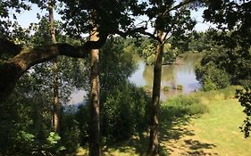 Cabanes et chambre à la Bernardiere